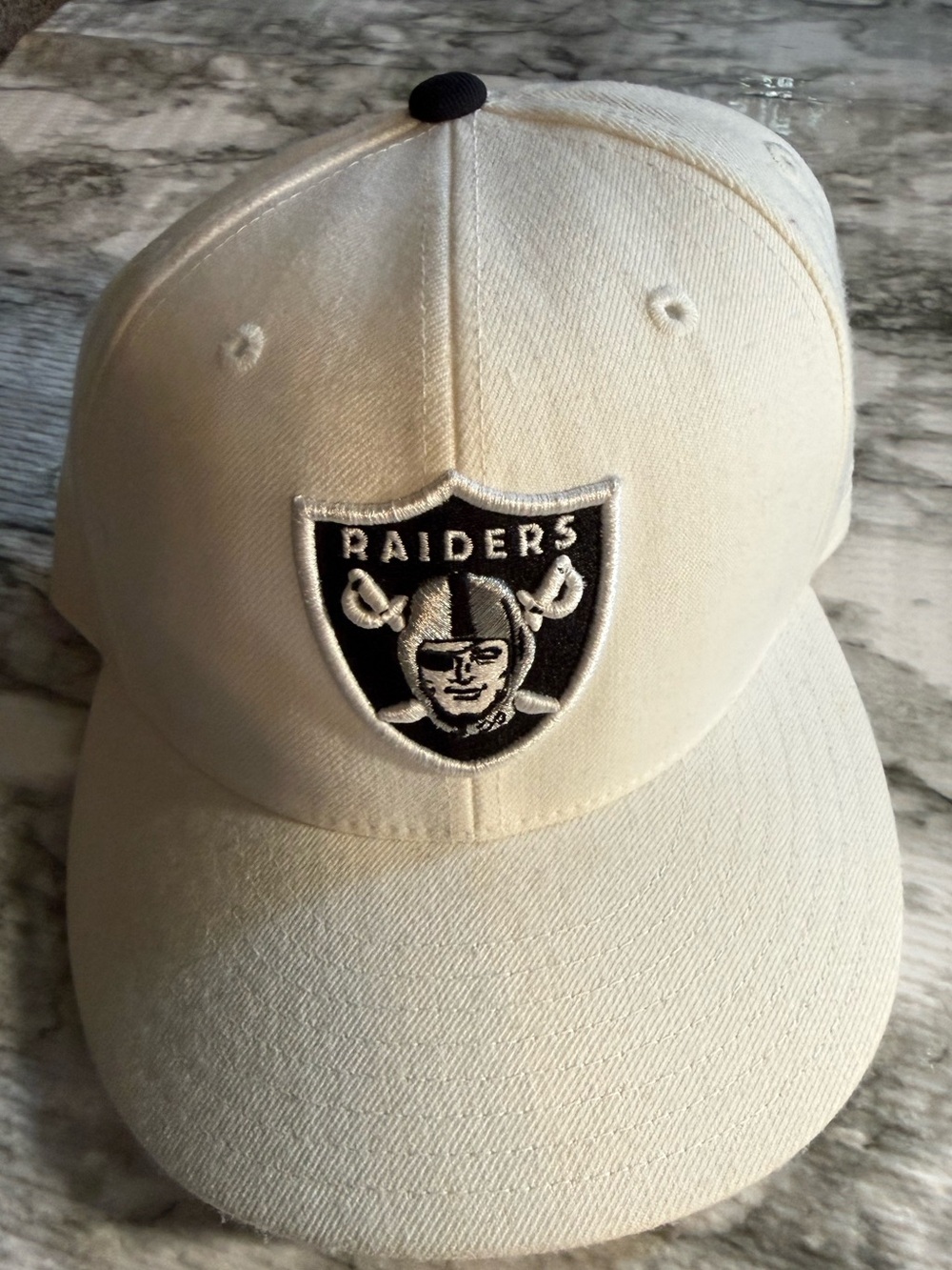 NWT Vintage Raiders Reebok Wool Fitted Sz 7-1/2 White Sideline NFL Hat Cap